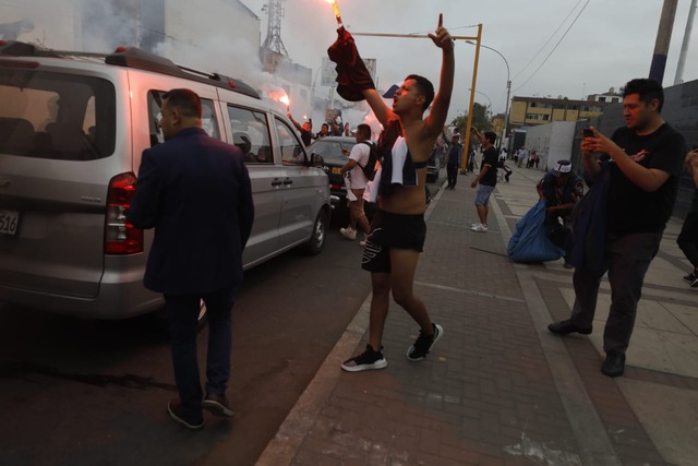 Hinchas de Alianza Lima y su aliento previo a la final con Universitario. (Foto: Julio Reaño/@Photo.gec)