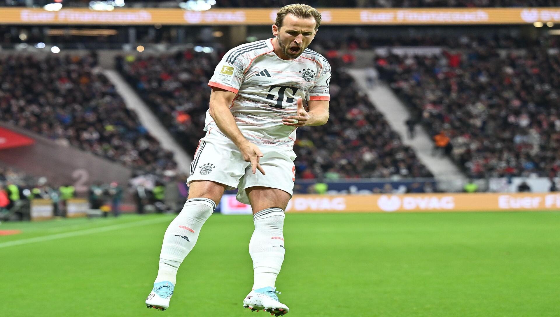 Harry Kane quiere extender su buen momento de cara al arco en el clásico Bayern Múnich vs Borussia Dortmund (Crédito: Alamy Stock Photo).
Torjubel zum 0:2 durch Harry Kane ( Muenchen )
DFL regulations prohibit any use of photographs as image sequences and/or quasi-video.
Foto: Revierfoto