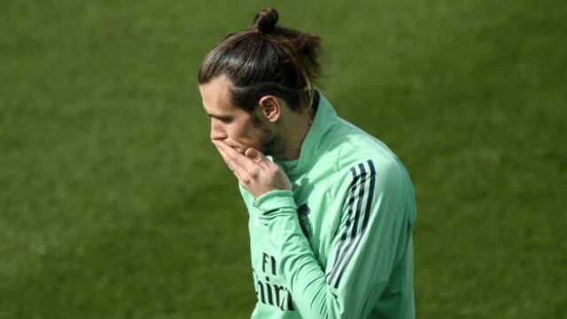 En busca de su nuevo destino: así se entretiene Gareth Bale en la tribuna en pleno Real Madrid vs Granada [FOTO]