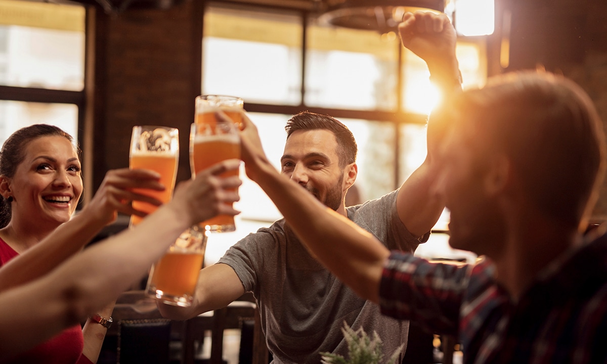 Encuentra aquí algunas imágenes para que puedas compartir con tus amigos por el Día de la Cerveza. (Foto: Freepik)