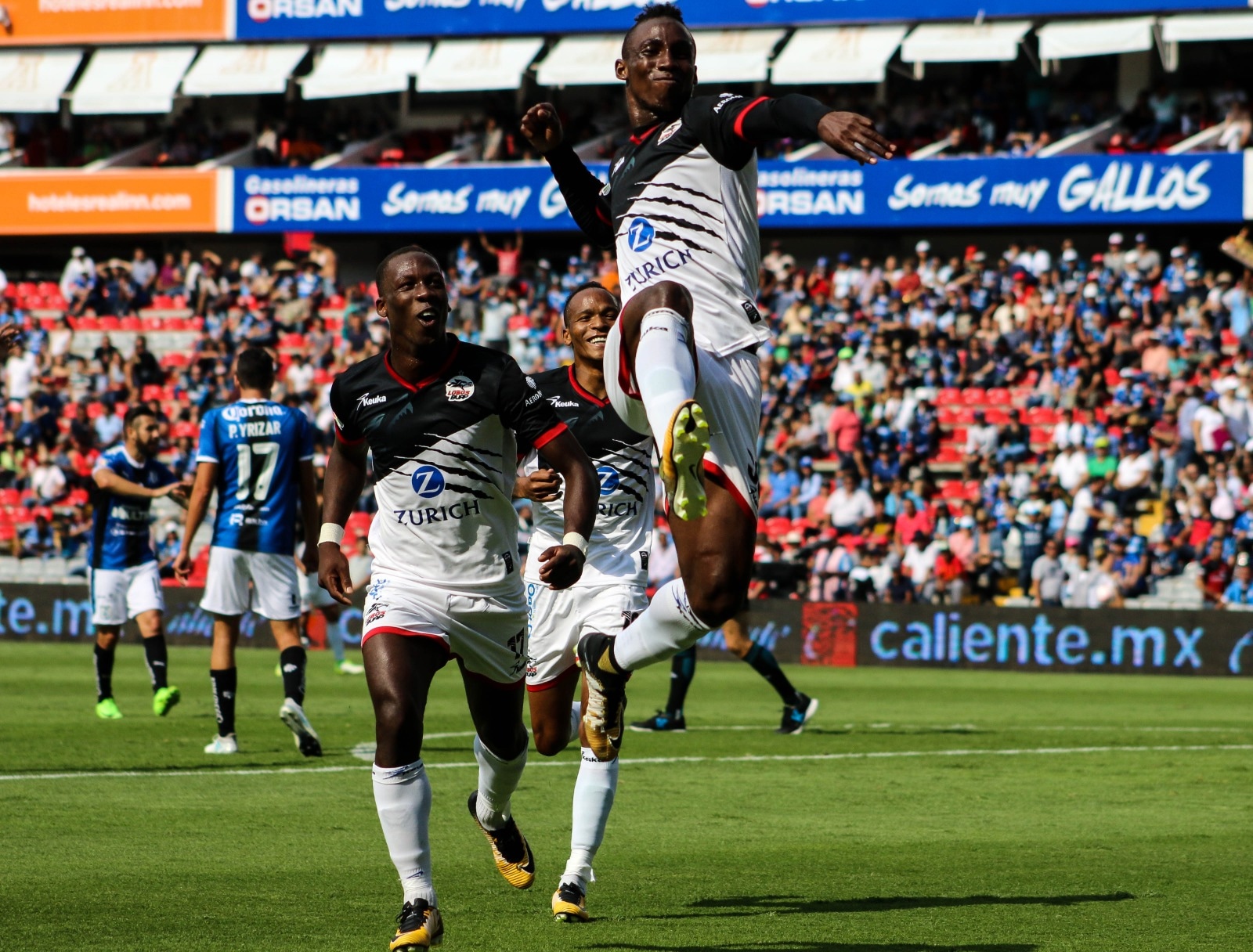 De Lobos BUAP al Mundial 2026: así era Julián Quiñones cuando compartió equipo con Advíncula y Aquino | Foto: Prensa Lobos BUAP