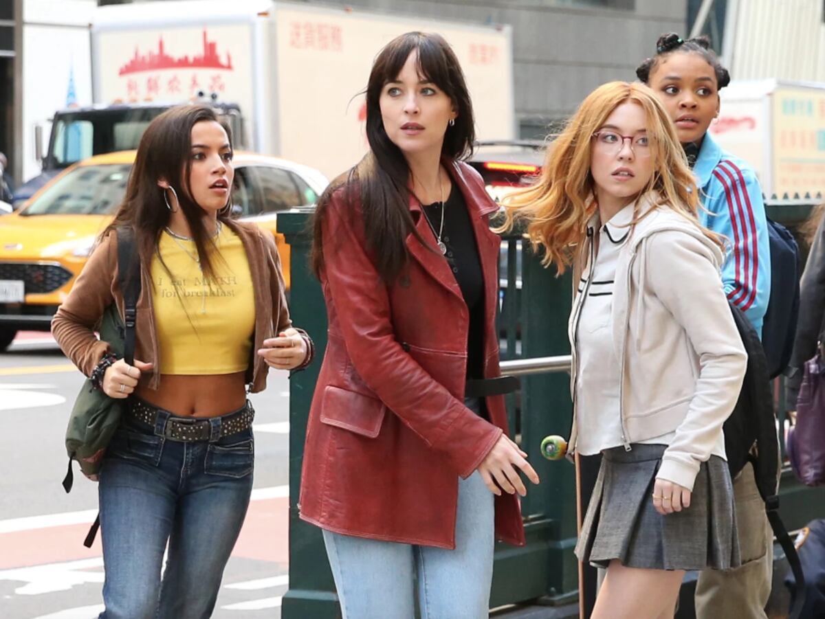 Isabela Merced, Dakota Johnson y Sydney Sweeney conforman el elenco principal de la película "Madame Web" (Foto: Sony Pictures Releasing)