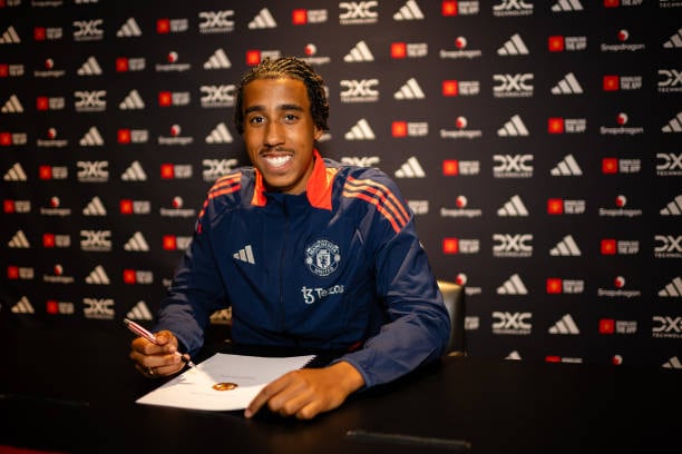 Leny Yoro firmó con Manchester United hasta 2029. (Foto: Getty Images)