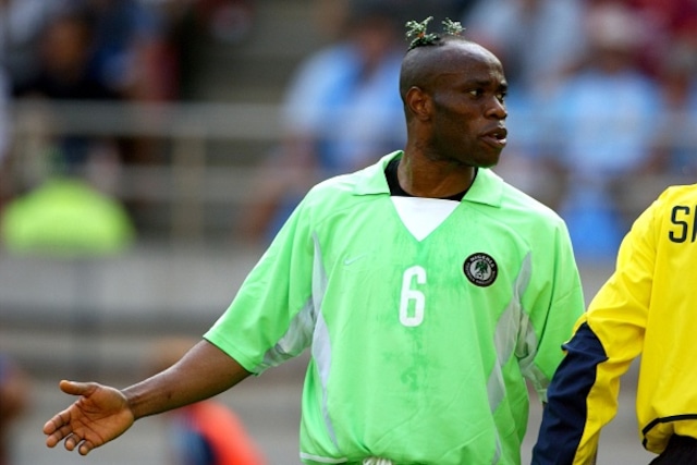 Taribo West (Nigeria). En 2013, un dirigente del fútbol croata afirmó que Taribo West, quien jugó en clubes como el Inter de Milán, era en realidad 12 años mayor que lo que indicaban sus documentos oficiales. Según esto, habría jugado en su carrera profesional hasta los 40 años, aunque oficialmente se retiró a los 28. (Foto: Getty Images)