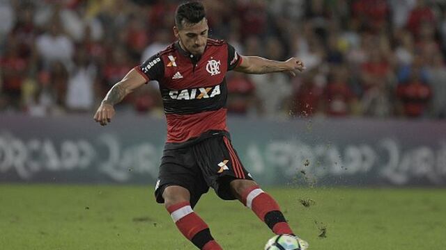 Todo empezó mal para Trauco: la decisión de Rueda en su primer partido en el Flamengo