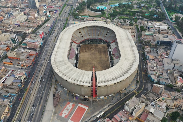 Las lamentables condiciones en las que se encuentra el gramado del Estadio Nacional. (Foto: Julio Reaño / GEC)
