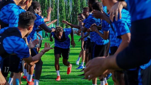 Así fue el 'bautizo' de André Carrillo en su primer día de entrenamientos tras fichaje por Al Hilal [FOTOS]