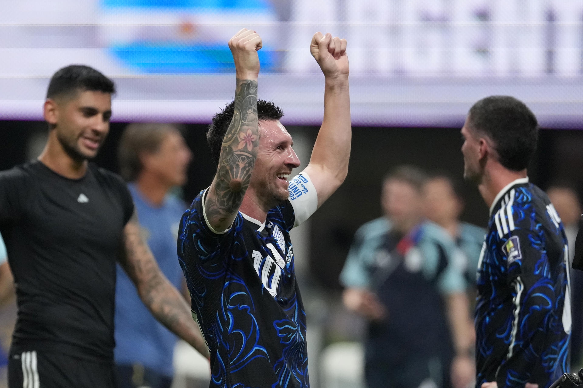 “De la mano de Leo Messi”: el emotivo cántico que retumbó tras el pase de Argentina a la final (Foto: EFE)