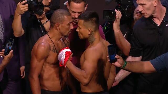 ¡Se sintió la tensión! Peruano Carlos Huachín tuvo careo con brasileño Raoni Barcelos previo al UFC 237 [VIDEO]