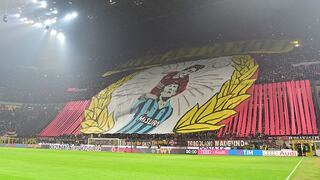 AC Milan vs. Inter: hinchadas se 'enfrentaron' en increíble duelo de mosaicos