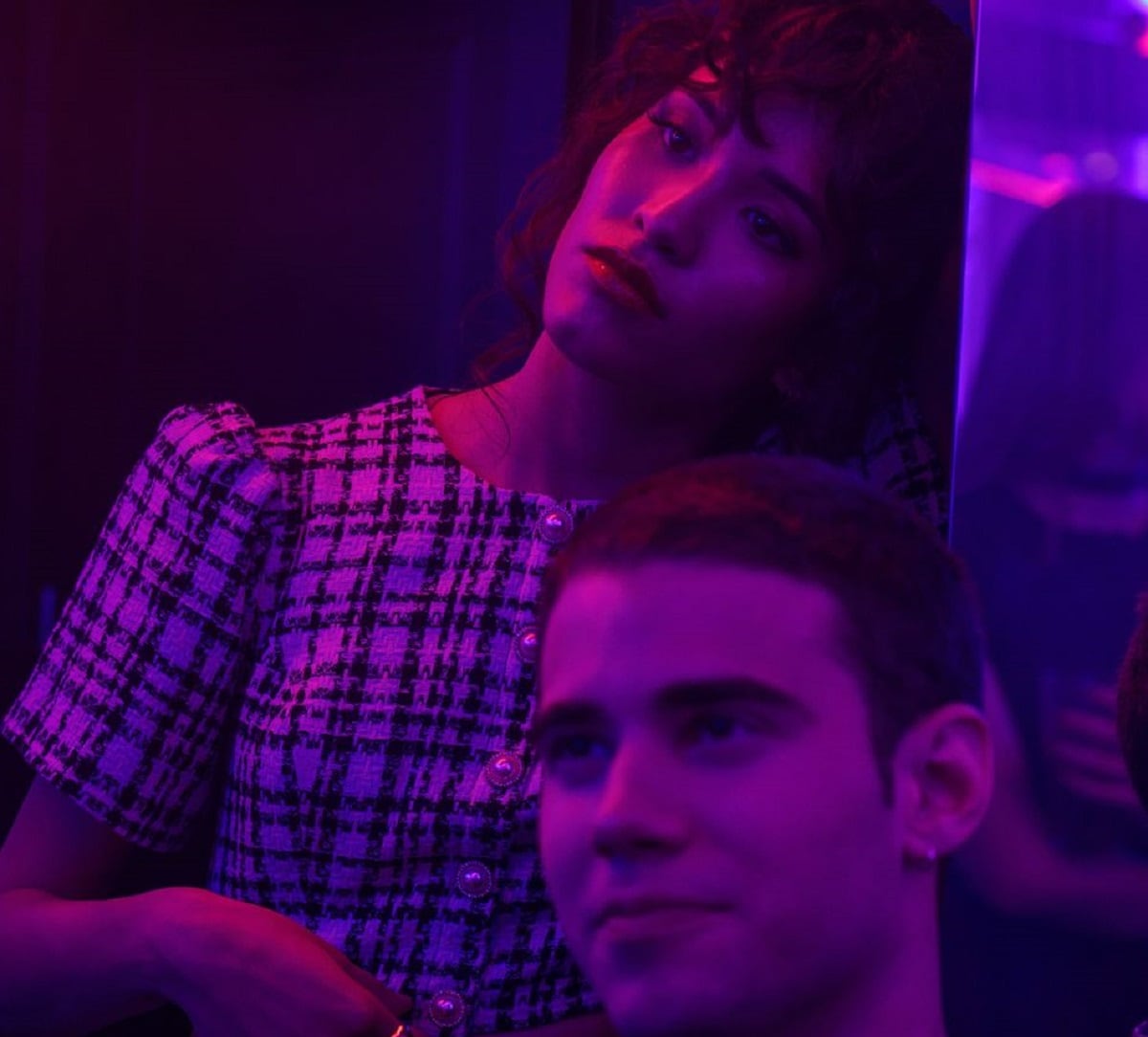 Andrea Chaparro regresa como Vera, la nueva novia de Ares (Julio Peña Fernández), en la película "A través de tu mirada", última entrega de la trilogía "A través de mi ventana" (Foto: Netflix)