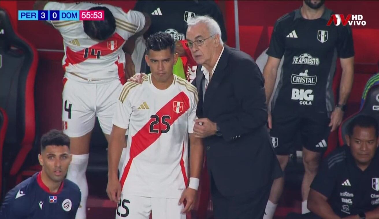 El 'Tunche' Rivera ingresó sobre los 60 minutos del partido ante República Dominicana. (Captura: ATV)