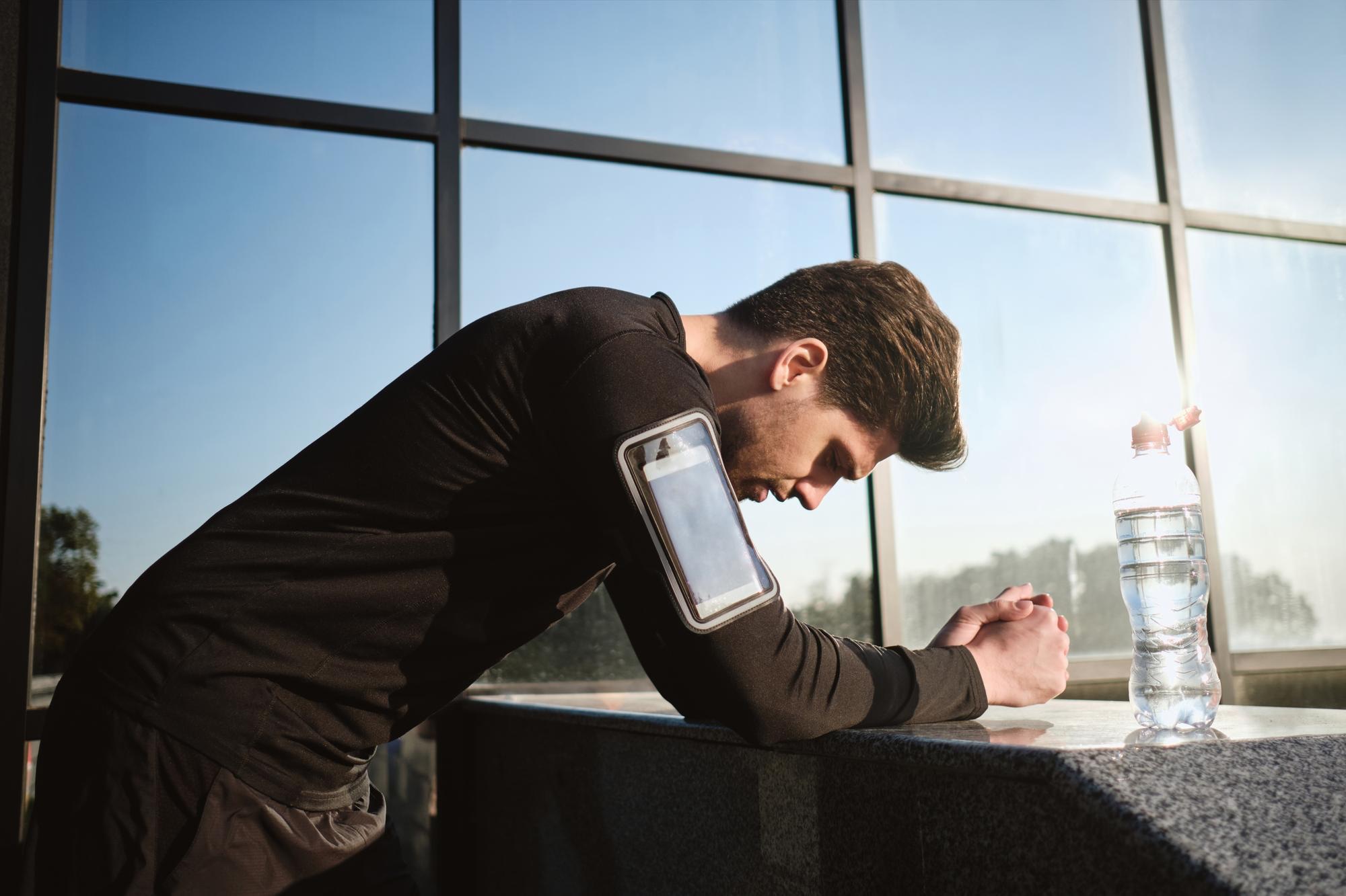 La alimentación debe adaptarse a la carga de entrenamiento, especialmente en las sesiones largas o intensas. (Foto: Magnific)