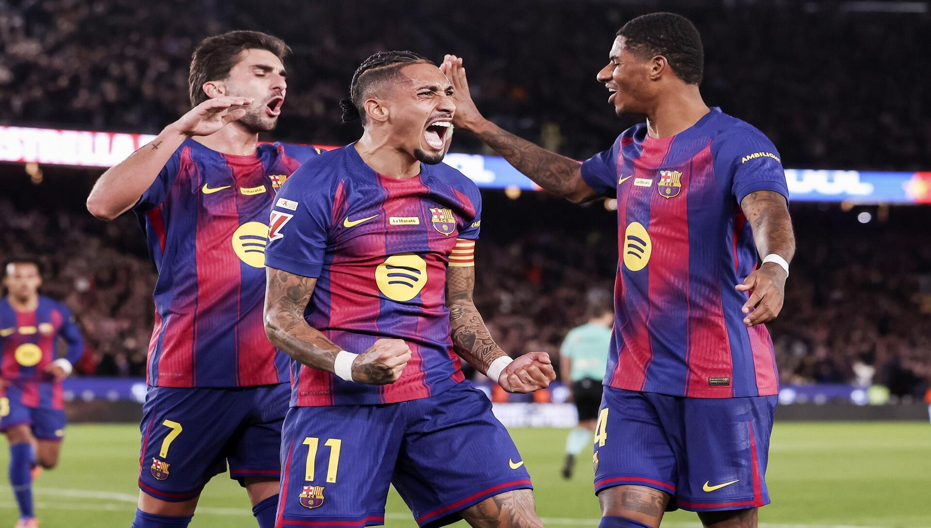 Los blaugranas quieren seguir celebrando en el partido Villarreal vs Barcelona (Crédito: Alamy Stock Photo).