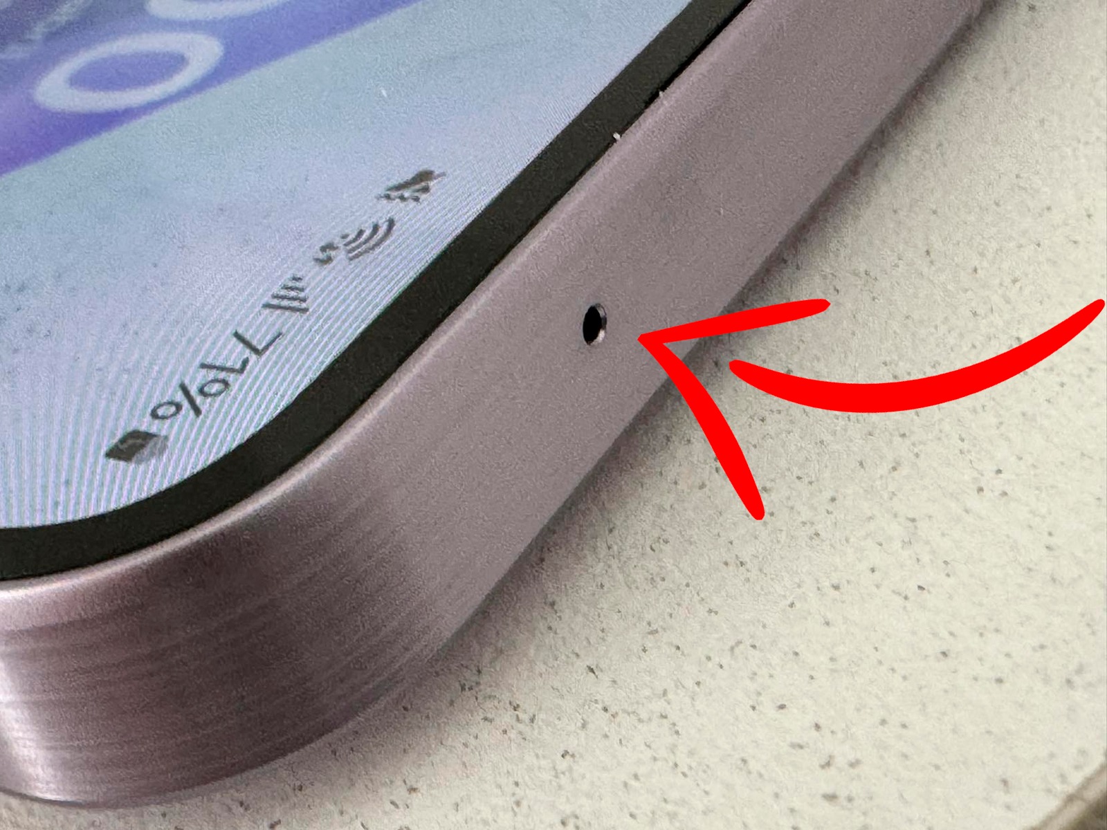 ANDROID | Aquí te digo por qué no debes introducir nada en este pequeño huequito de tu Android. (Foto: Depor - Rommel Yupanqui)