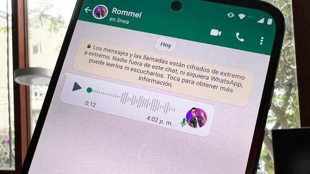 El truco para transcribir audios de WhatsApp con una inteligencia artificial