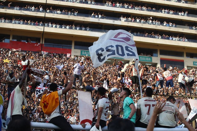 La celebración de Universitario en el Estadio Monumental. (Foto: Leonardo Fernández / GEC)