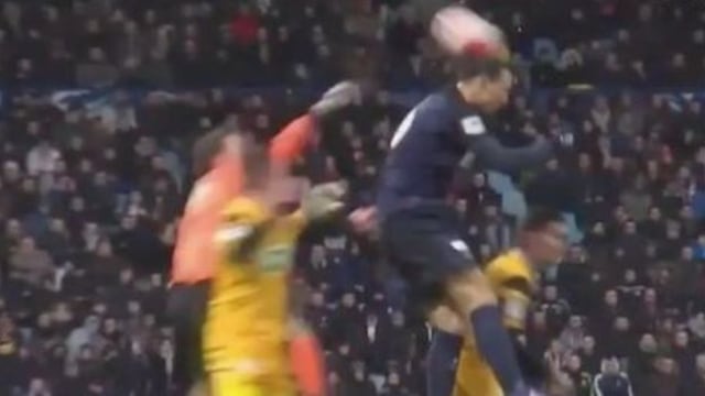 Youtube: Ibrahimovic se lució con este 'sombrero' de espaldas e hizo gol