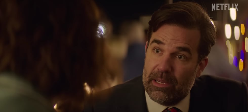Rob Delaney como Andrew en la película “La probabilidad estadística del amor a primera vista” (Foto: Netflix)