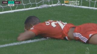 Sin portero y a un metro del arco: André Carrillo perdió así su primer gol oficial en la Premier League