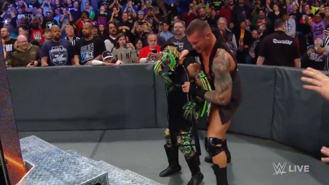 ¡Sin piedad! Randy Orton castigó de forma brutal a Rey Mysterio en SmackDown [VIDEO]