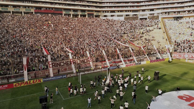 La celebración de Universitario en el Estadio Monumental. (Foto: Leonardo Fernández / GEC)