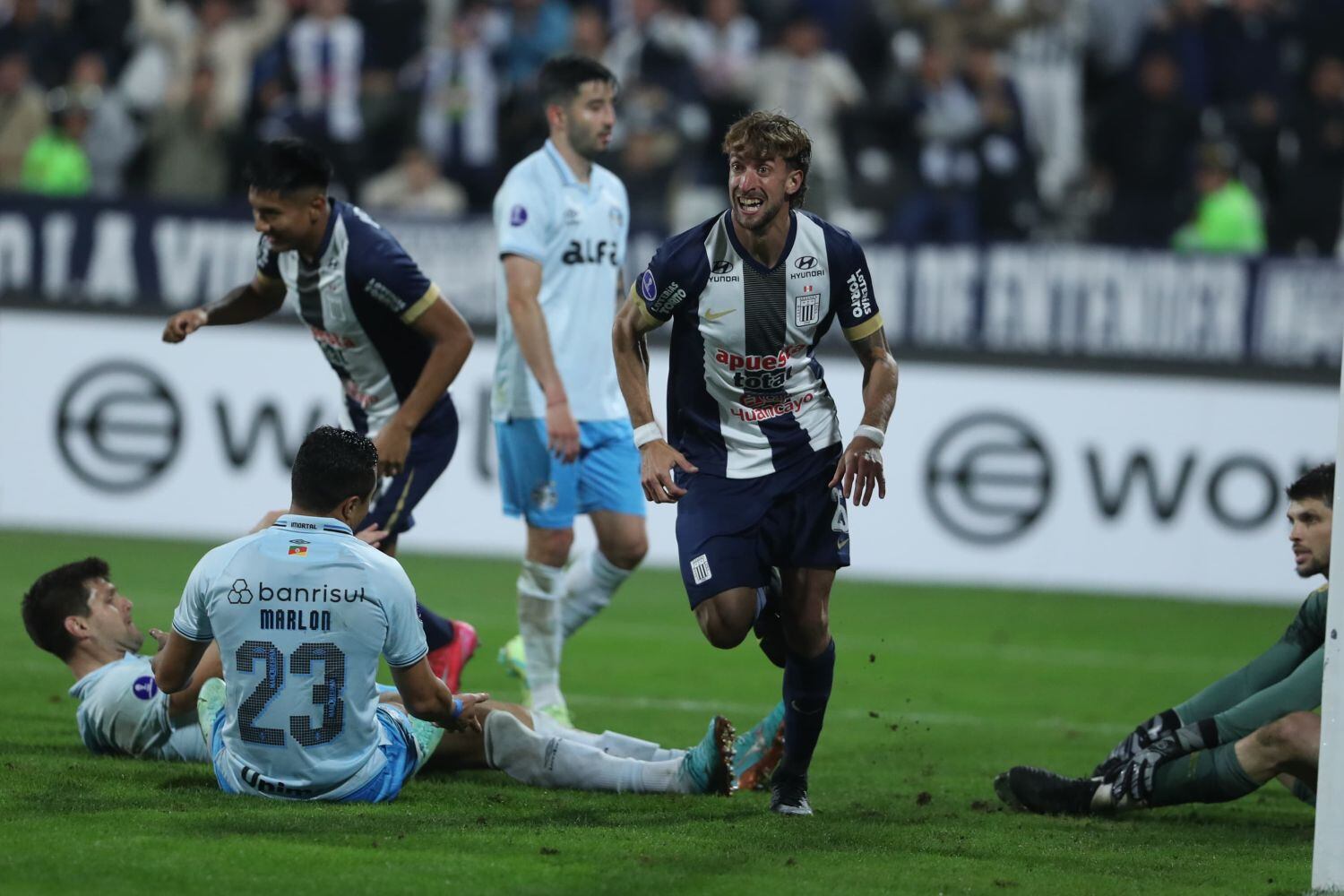 Gaspar Gentile apareció en el área para marcar el primer gol luego de una serie de rebotes. (Foto: GEC)