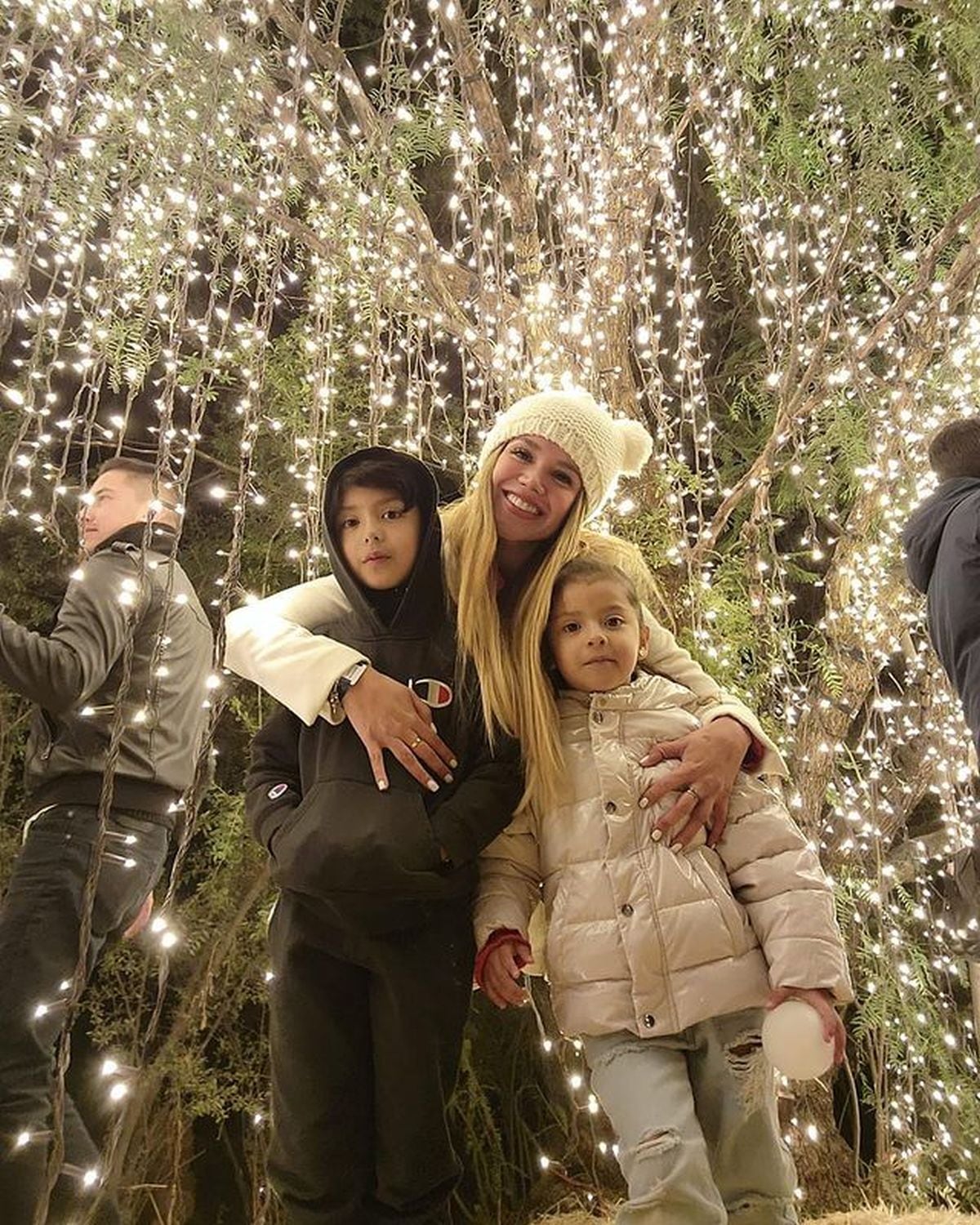 Junto a sus dos hijos (Foto: Meylin Zúñiga / Instagram)