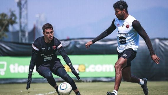 Su última experiencia internacional fue con el club Alajuelense de Costa Rica.