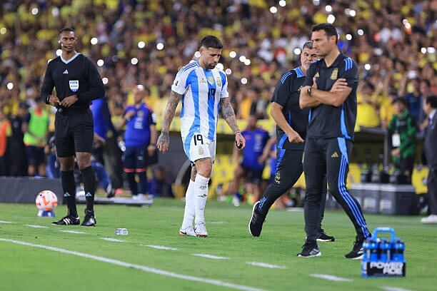 Nicolás Otamendi fue expulsado ante Ecuador y se perdería el debut del Mundial 2026. (Foto: Getty Images)