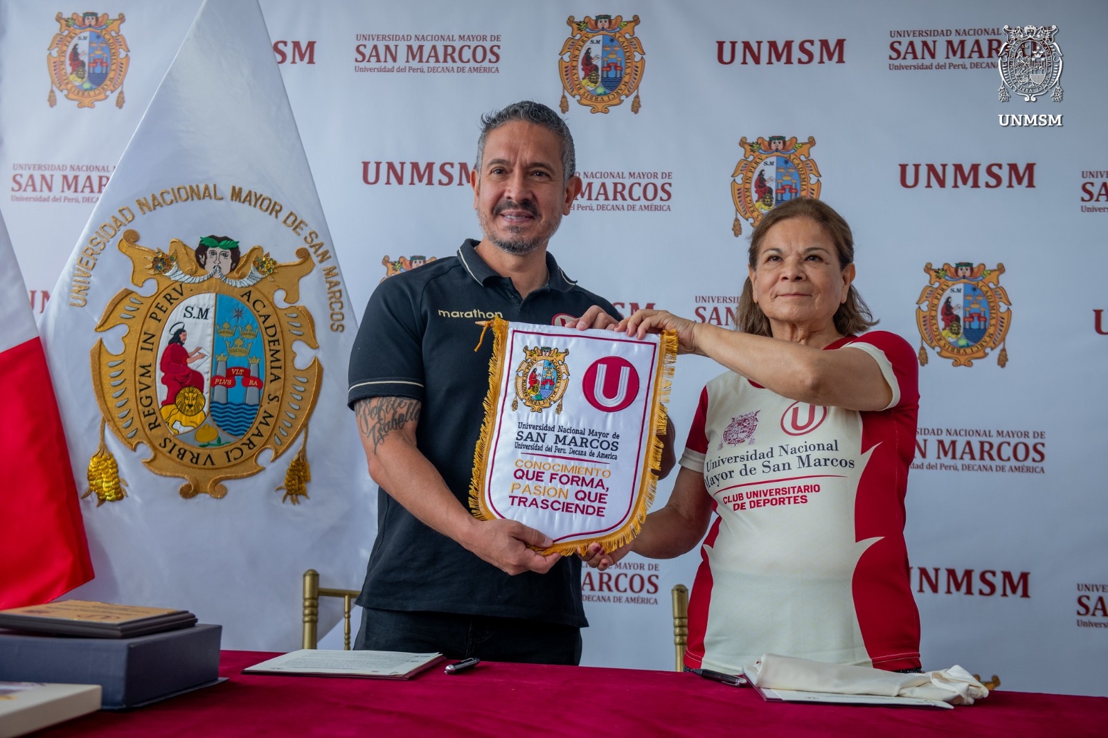 Universitario de Deportes volvió a sus orígenes: estrechó lazos con la Universidad San Marcos. (Foto: Difusión)