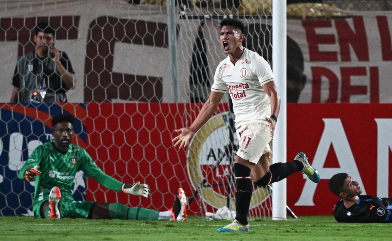 El 'Tunche' Rivera le dio el triunfo a Universitario frente a LDU por Copa Libertadores. (Foto: AFP)