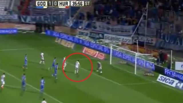 El increíble gol que falló jugador de Huracán en liga argentina [VIDEO]