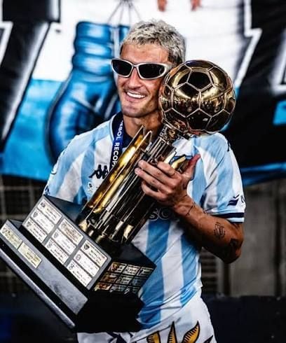 Gastón Martirena fue campeón de la Copa Sudamericana 2024 y la Recopa Sudamericana 2025 con Racing.