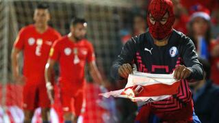 Preocupación en Chile por el hincha que quemó la camiseta de Perú en el estadio