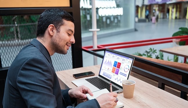 Cuatro errores que afectan el rendimiento de tu laptop y tu productividad diaria.