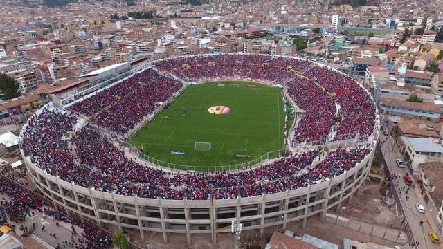 Hinchas de Cienciano llenaron el estadio Garcilaso y dejaron estas impresionantes fotos