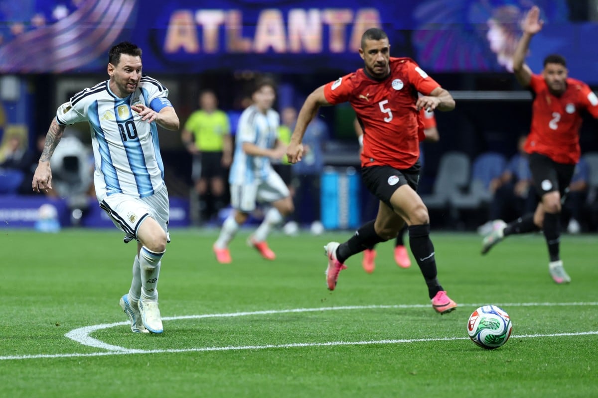 Argentina's forward #10 Lionel Messi and Egypt's defender #05 Ramy Rabia fight for the ball during the 2026 World Cup round of 16 football match between Argentina and Egypt at Atlanta Stadium in Atlanta on July 7, 2026. (Photo by Thomas COEX / AFP)