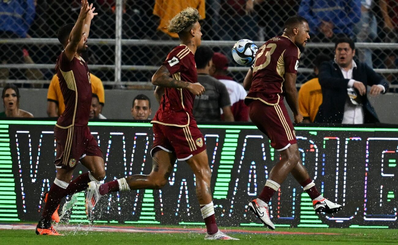 Salomón Rondón anotó el 1-1 de Venezuela vs. Argentina por Eliminatorias. (Foto: AFP)