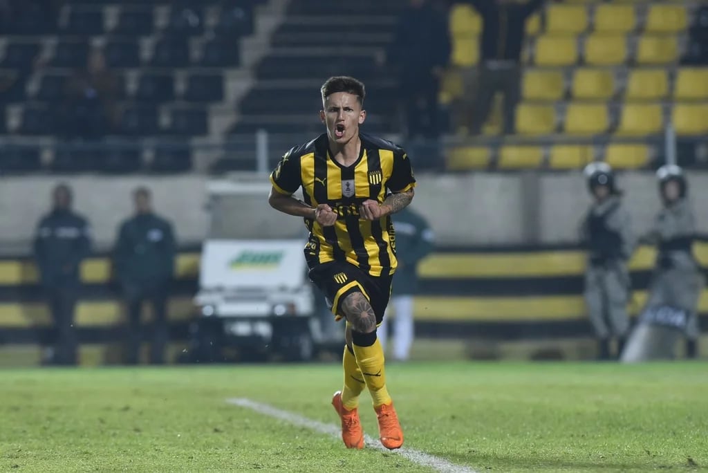 Brian Rodríguez gritando sus primeros goles con Peñarol. (Foto:Peñarol)