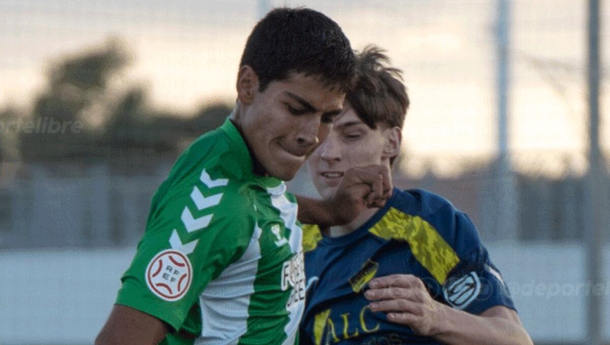 De Universitario para el mundo: Rafael Guzmán y su auspicioso debut internacional con Real Betis ante el Lille