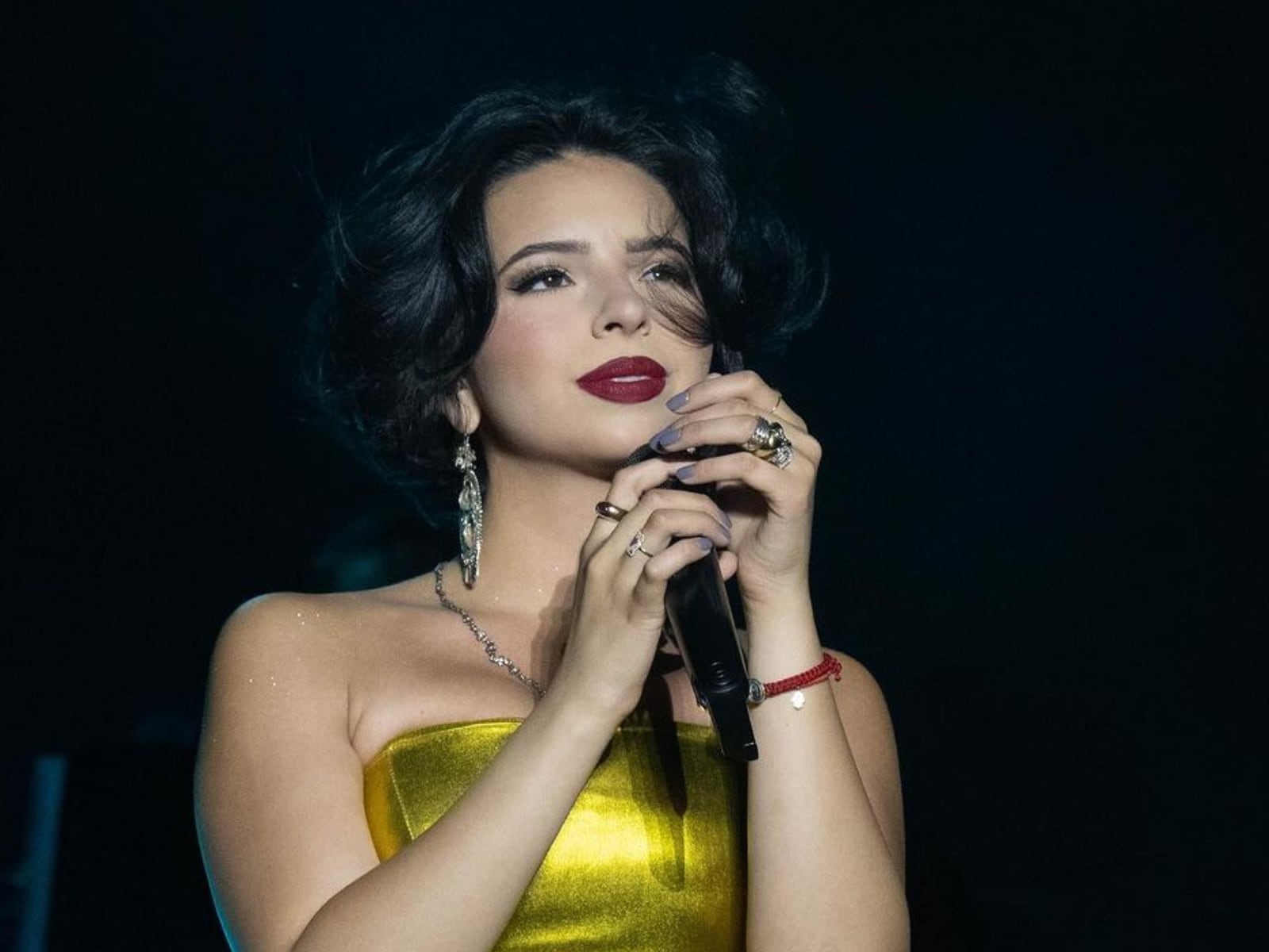 La cantante mexicana en una presentación musical (Foto: Ángela Aguilar / Instagram)