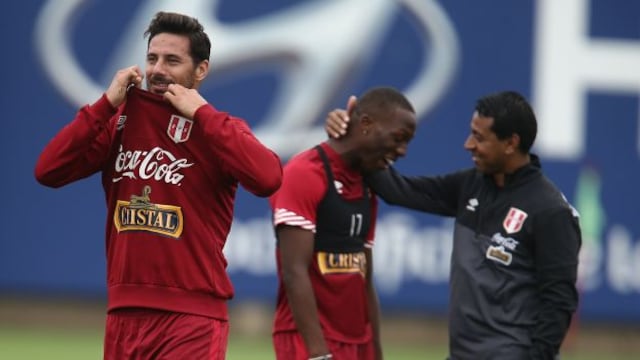Solano: "El gran momento de Claudio Pizarro fortalece a la Selección Peruana"