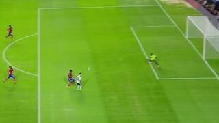 ¡Estaba solo! Gran pase de Mascherano y Messi perdió gol frente al arquero [VIDEO]