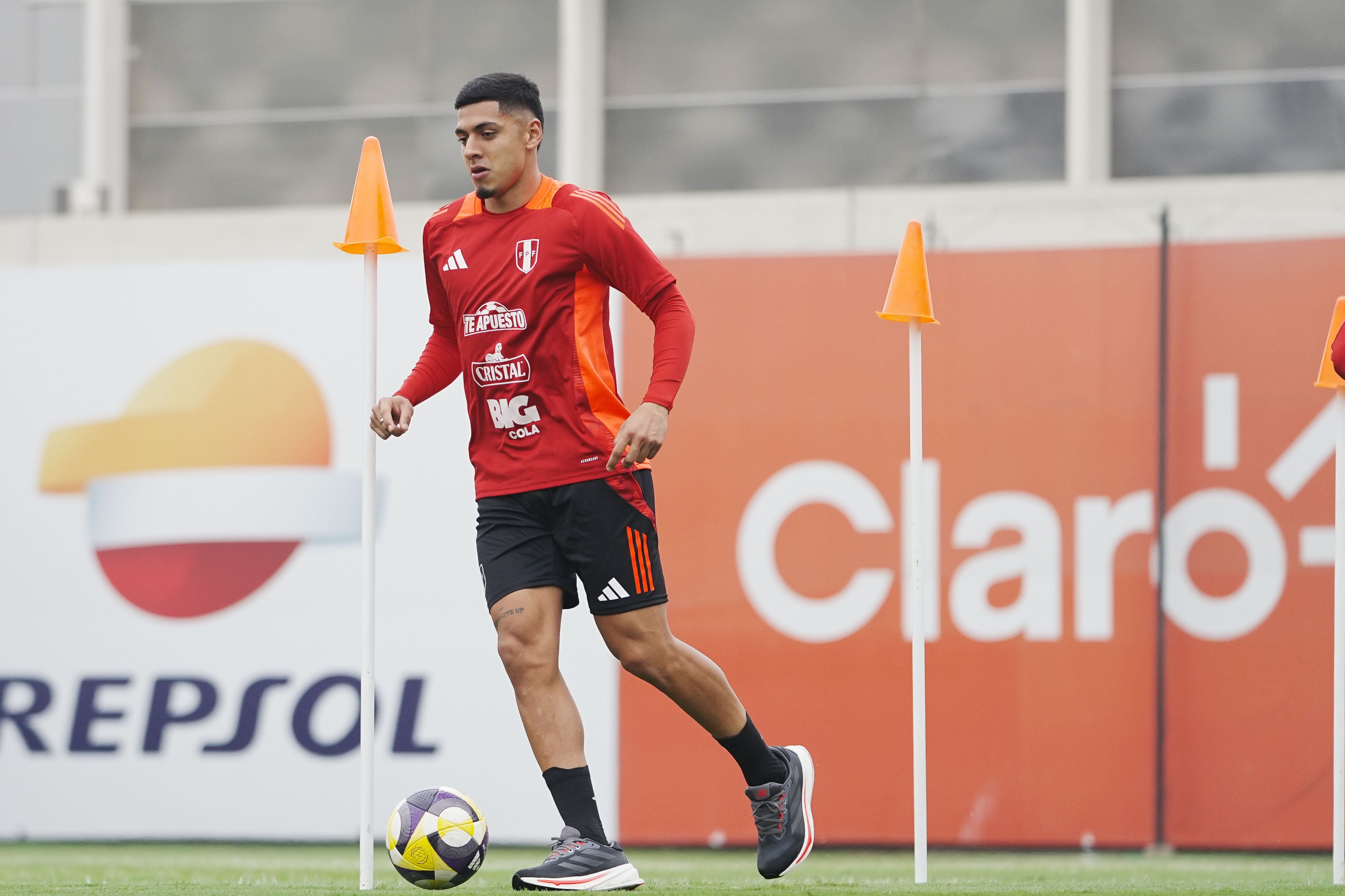 César Inga realizó su primer entrenamiento en la Selección Peruana. (Foto: La Bicolor)