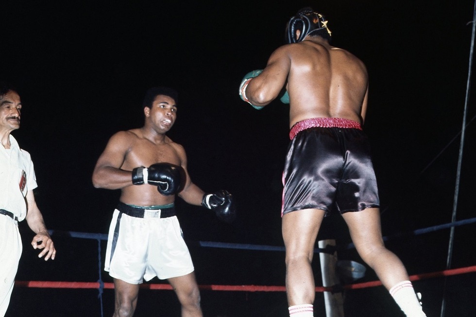 En los primeros cinco asaltos, Ali enfrentó a su compatriota Al Johnson. El árbitro de la pelea fue el recordado José Salardi. (Foto: GEC Archivo Histórico)