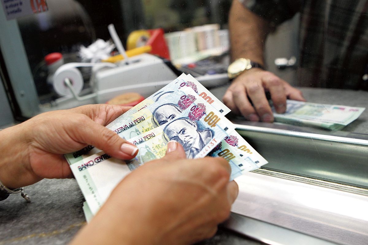 Sería a finales de noviembre que se estaría pagando el bono de 600 soles a trabajadores estatales. (Foto: GEC)