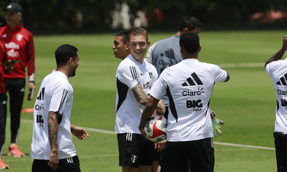 Oliver Sonne no pudo debutar con Perú ante Chile por las Eliminatorias 2026. (Foto: AFP)