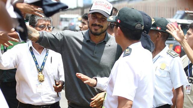 Aún no hay acuerdo: Paolo Guerrero llegó a Lima y se reunió con Richard Acuña
