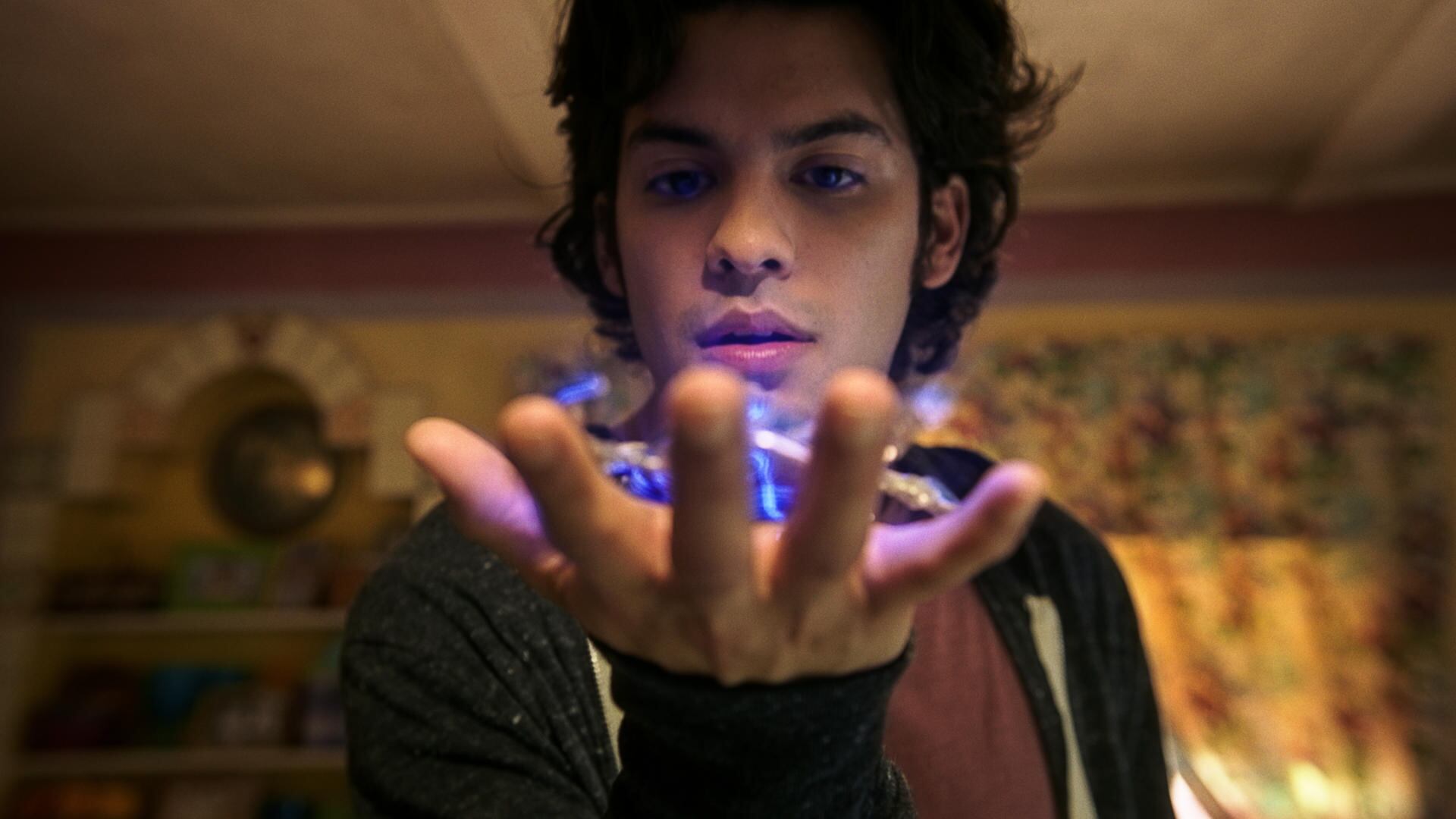 Xolo Maridueña como Jaime Reyes en la película "Blue Beetle" (Foto: Warner Bros.)